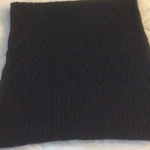 Banana Republic Italian yarn navy scarf